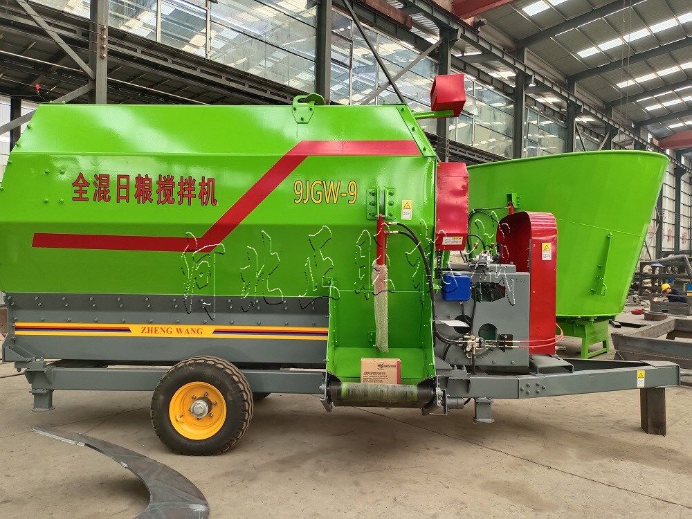 9方牽引式雙動力模塊化飼料攪拌機