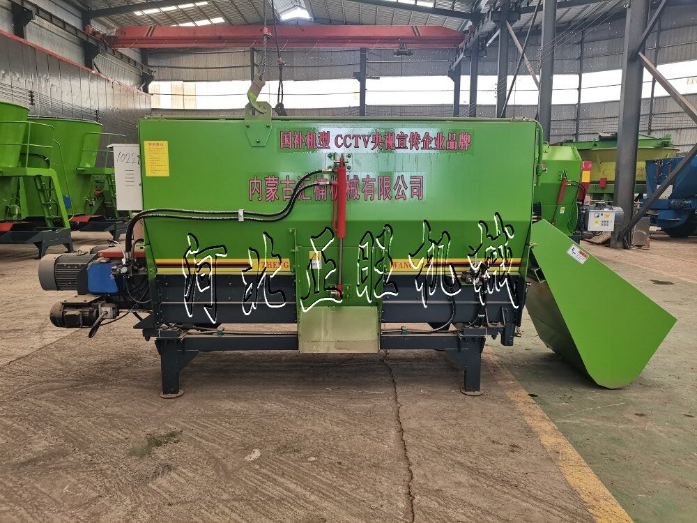 4方雙軸直連自給料模塊化飼料攪拌機