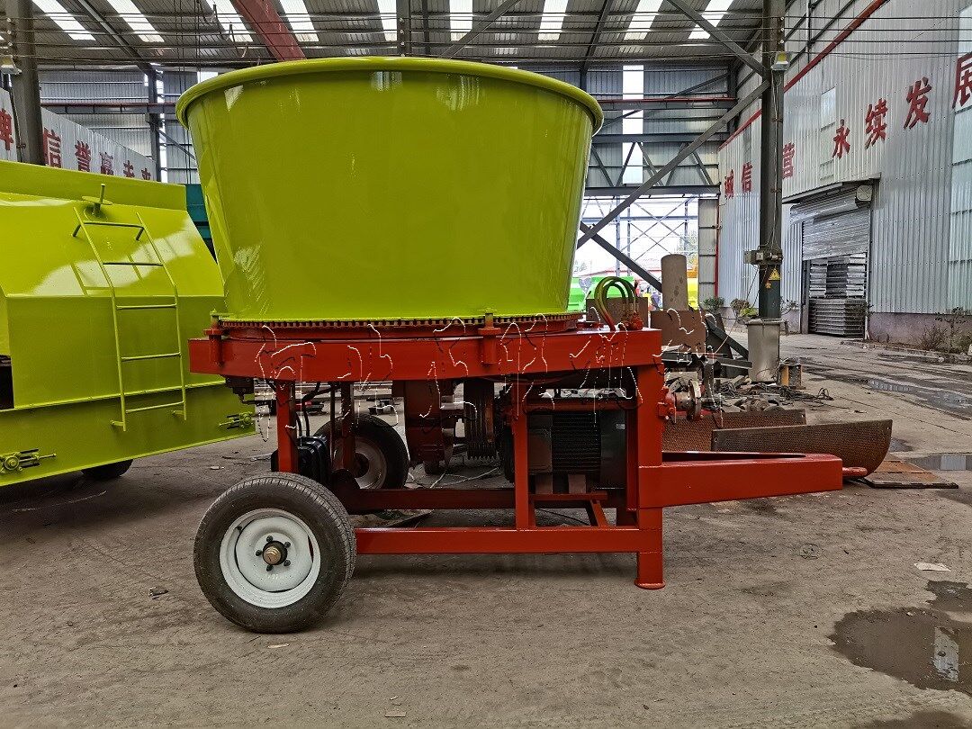 100型秸稈粉碎機(jī)